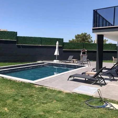 וילה Stunning 4-bed Private Pool Sauna & Hammam