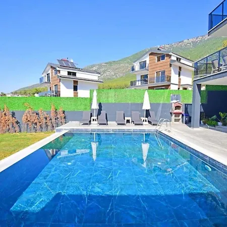 Stunning 4-bed Private Pool Sauna & Hammam *