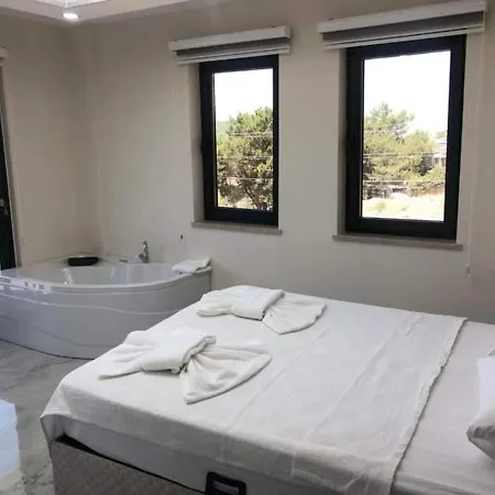Stunning 4-bed Private Pool Sauna & Hammam *