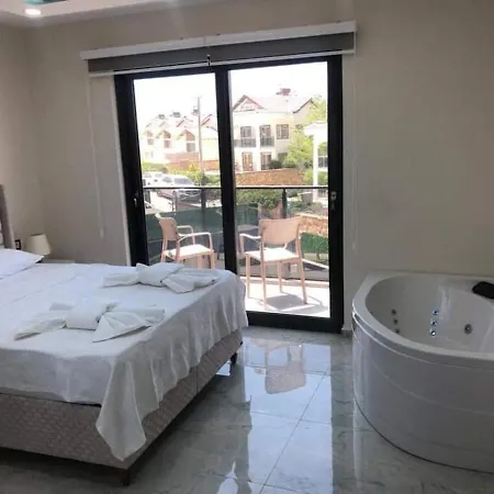 Stunning 4-bed Private Pool Sauna & Hammam וילה