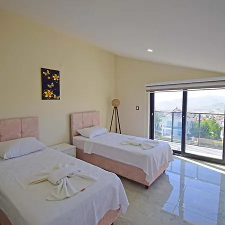 Stunning 4-bed Private Pool Sauna & Hammam