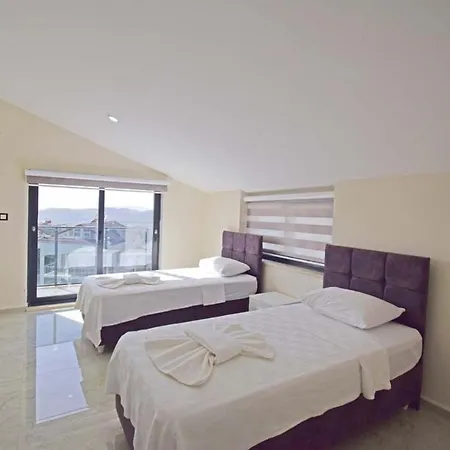 Stunning 4-bed Private Pool Sauna & Hammam