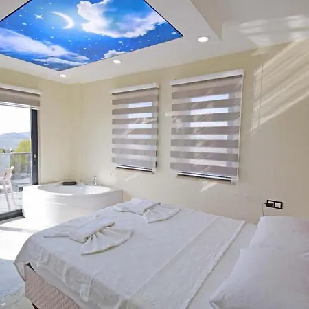 Stunning 4-bed Private Pool Sauna & Hammam